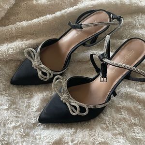 BCBGeneration heels with bow. Like new. Worn once. Size 8.